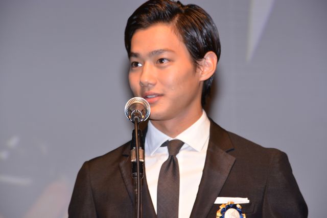 見つめ合う広瀬すず＆綾瀬はるか！綾野剛は最優秀男優賞！「第7回TAMA映画賞」授賞式フォトギャラリー（18枚目）