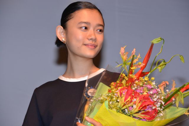 見つめ合う広瀬すず＆綾瀬はるか！綾野剛は最優秀男優賞！「第7回TAMA映画賞」授賞式フォトギャラリー（19枚目）