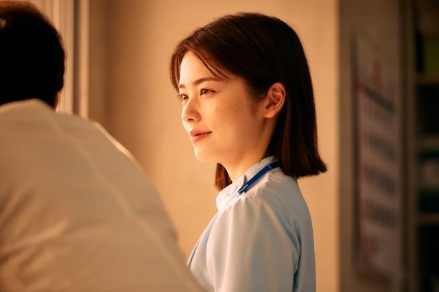 【ネタバレ】松本潤＆仲里依紗が「ラッキーセブン」以来の共演　日曜劇場「19番目のカルテ」第1話場面写真（7枚目）