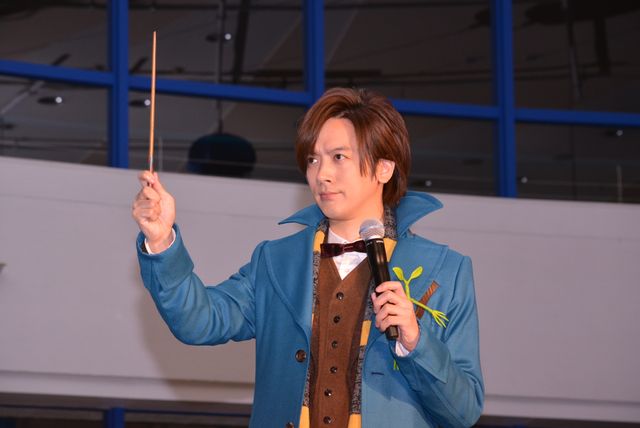 DAIGOが呪文「ルーモス！」と唱えてツリー点灯！フォトギャラリー（4枚目）