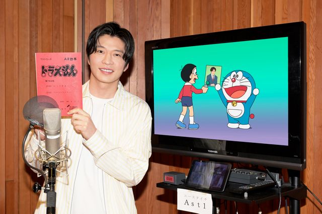 田中圭、アイドルと熱愛発覚の人気俳優役！「ドラえもん」場面写真（6枚目）
