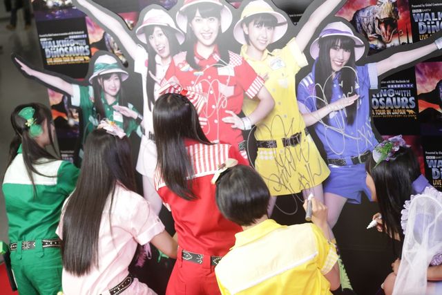 「WALKING WITH DINOSAURS」ももいろクローバーZフォトギャラリー（4枚目）