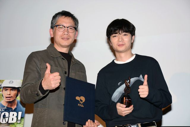 染谷将太、子役にニッコリ…フォトギャラリー（10枚目）