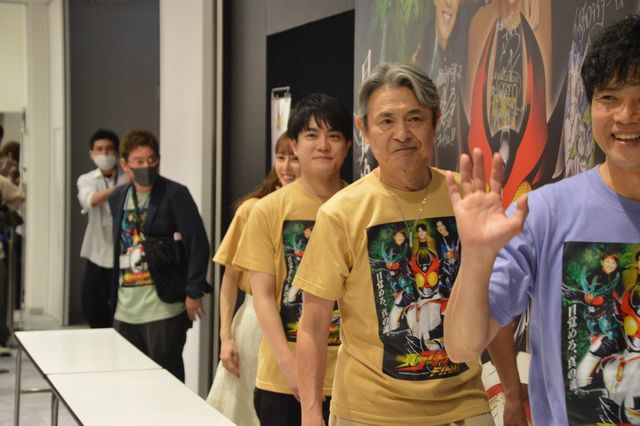 「真アギト展」名古屋会場にオリキャス10名サプライズ登場！賀集利樹＆要潤＆牧山雄亮らファンとハイタッチ（6枚目）