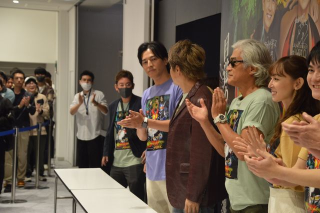 「真アギト展」名古屋会場にオリキャス10名サプライズ登場！賀集利樹＆要潤＆牧山雄亮らファンとハイタッチ（9枚目）