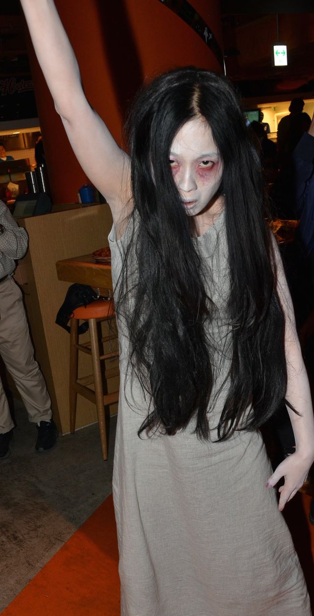 『呪怨』伽椰子がフーターズガールとカートレース！写真ギャラリー（4枚目）