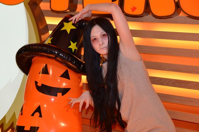 『呪怨』伽椰子がフーターズガールとカートレース！写真ギャラリー（7枚目）