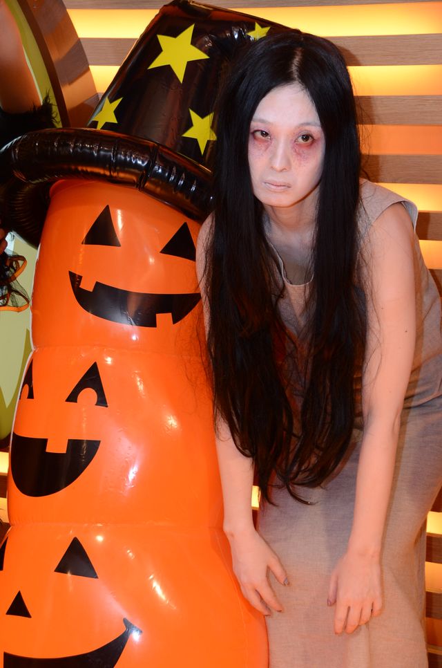 『呪怨』伽椰子がフーターズガールとカートレース！写真ギャラリー（10枚目）