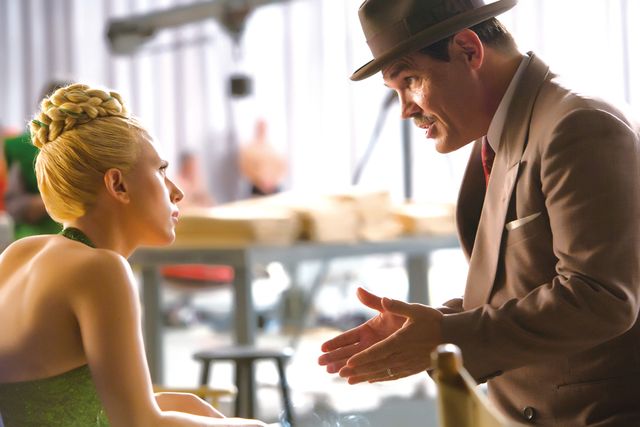 スカヨハ、お色気たっぷりのハリウッド女優役！コーエン兄弟最新作『ヘイル、シーザー！』場面写真ギャラリー（6枚目）