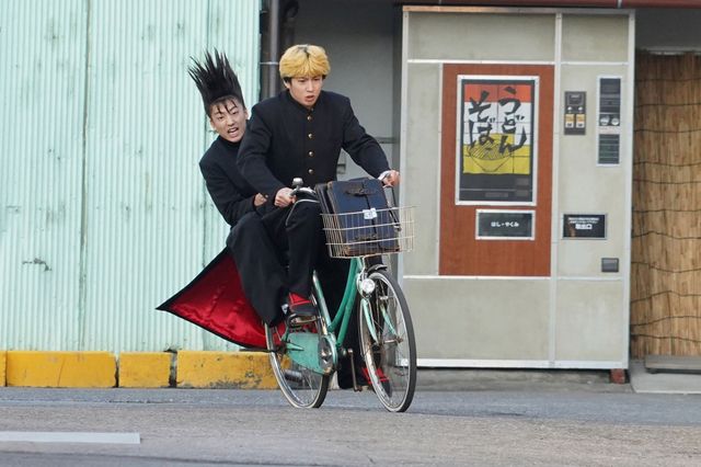 破壊力すごい！橋本環奈の上目遣い　映画『今日から俺は!!劇場版』場面カット（2枚目）