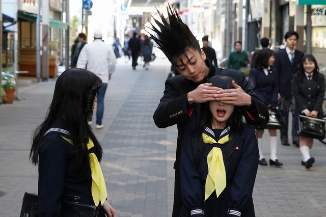 破壊力すごい！橋本環奈の上目遣い　映画『今日から俺は!!劇場版』場面カット（5枚目）