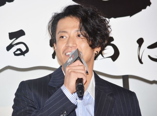 吉沢亮のドS発言に大歓声！小栗旬ら映画『銀魂2 掟は破るためにこそある』初日舞台あいさつに出席（14枚目）