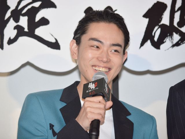 吉沢亮のドS発言に大歓声！小栗旬ら映画『銀魂2 掟は破るためにこそある』初日舞台あいさつに出席（17枚目）