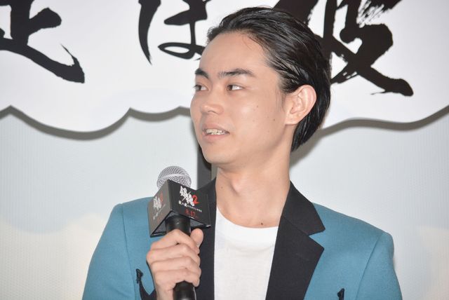 吉沢亮のドS発言に大歓声！小栗旬ら映画『銀魂2 掟は破るためにこそある』初日舞台あいさつに出席（18枚目）