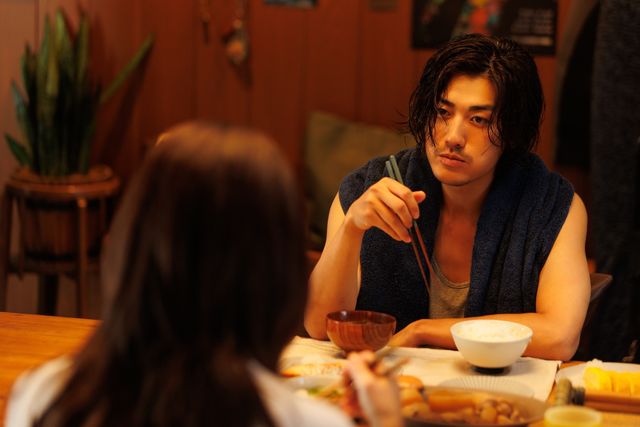 色気がすごい…赤西仁演じるジャズバーのオーナー新規カット6枚「匿名の恋人たち」：フォトギャラリー