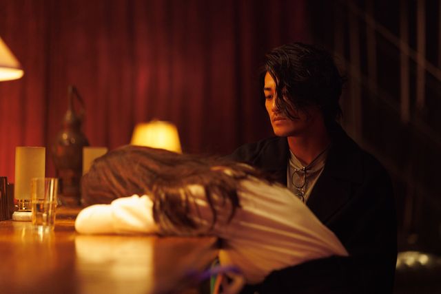 色気がすごい…赤西仁演じるジャズバーのオーナー新規カット6枚「匿名の恋人たち」（3枚目）