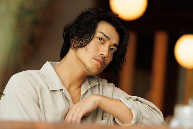 色気がすごい…赤西仁演じるジャズバーのオーナー新規カット6枚「匿名の恋人たち」（5枚目）