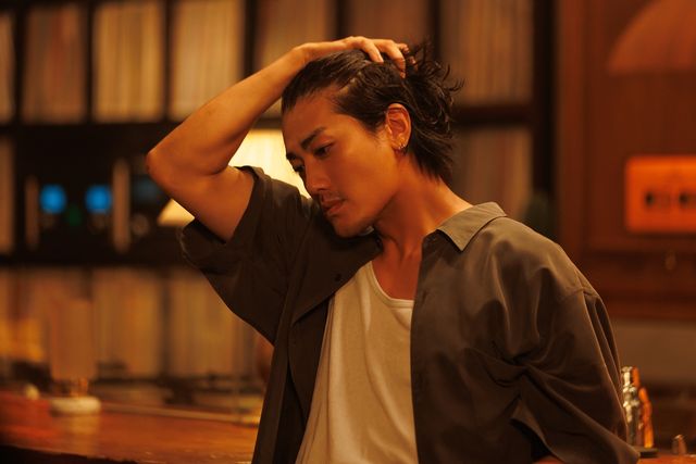 色気がすごい…赤西仁演じるジャズバーのオーナー新規カット6枚「匿名の恋人たち」（6枚目）