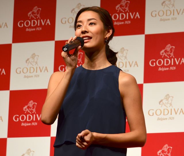 すみれ、ゴディバ社長からのサプライズチョコにご満悦！フォトギャラリー：フォトギャラリー