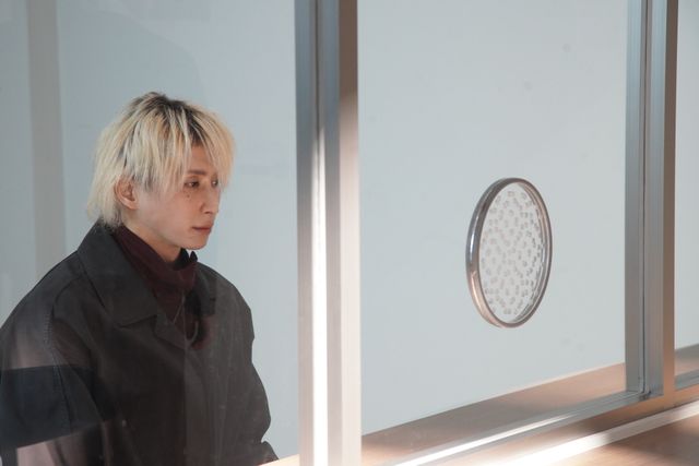 Snow Man佐久間大介の冷たいまなざし…『マッチング』新場面写真＜3枚＞：フォトギャラリー