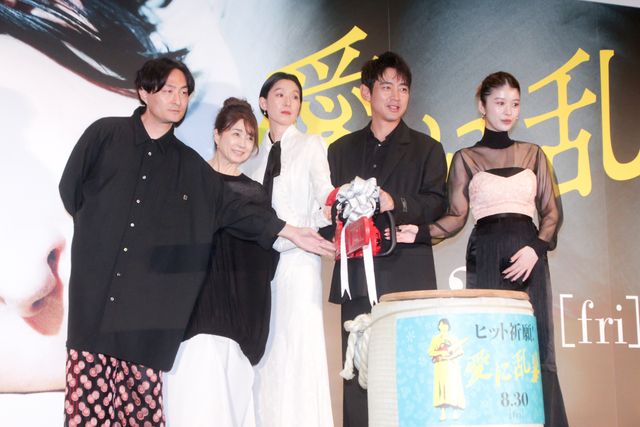 馬場ふみか、シースルーの装いで魅了！江口のりこ、小泉孝太郎らと『愛に乱暴』完成披露（3枚目）