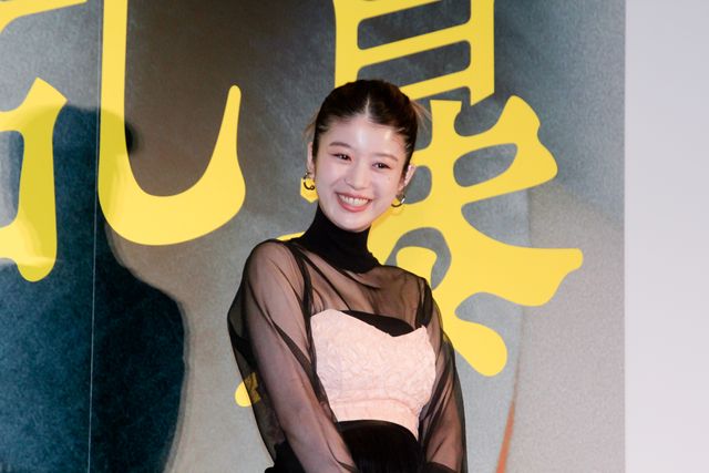 馬場ふみか、シースルーの装いで魅了！江口のりこ、小泉孝太郎らと『愛に乱暴』完成披露（8枚目）