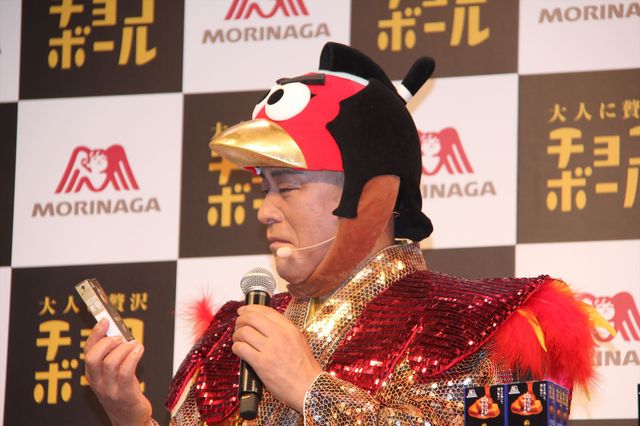 松平健、キョロちゃん風衣装でサンバ披露！　画像ギャラリー（3枚目）