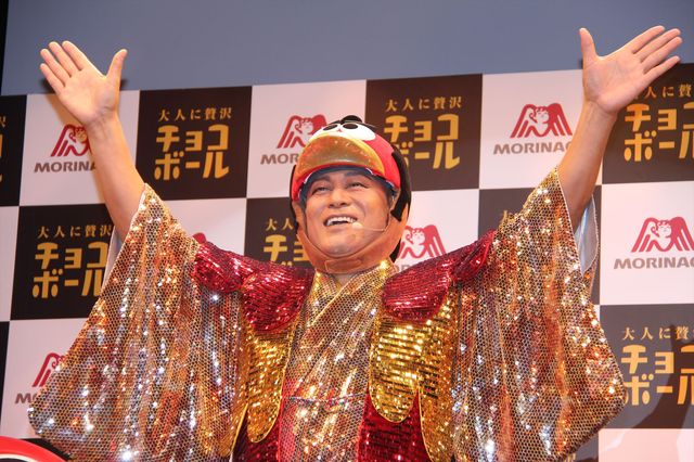 松平健、キョロちゃん風衣装でサンバ披露！　画像ギャラリー（9枚目）