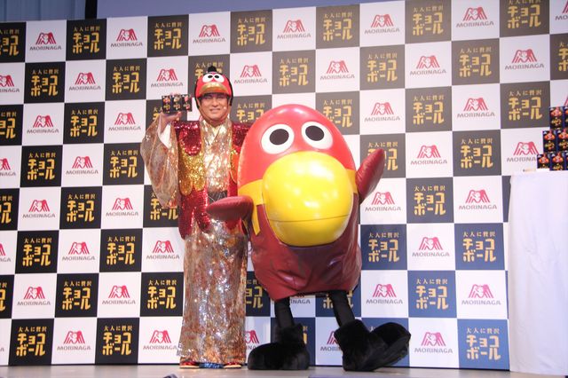 松平健、キョロちゃん風衣装でサンバ披露！　画像ギャラリー（15枚目）