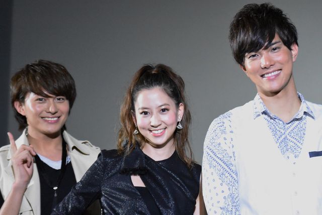 河北麻友子、美脚をチラリ！劇場版『白鳥麗子でございます！』初日舞台あいさつフォトギャラリー（3枚目）