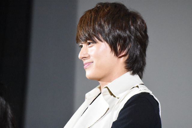 河北麻友子、美脚をチラリ！劇場版『白鳥麗子でございます！』初日舞台あいさつフォトギャラリー（8枚目）