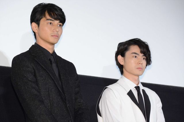 東出昌大、池松壮亮、菅田将暉が観客と触れ合う！初日舞台あいさつフォトギャラリー（11枚目）