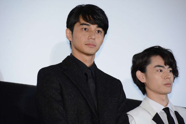 東出昌大、池松壮亮、菅田将暉が観客と触れ合う！初日舞台あいさつフォトギャラリー（18枚目）