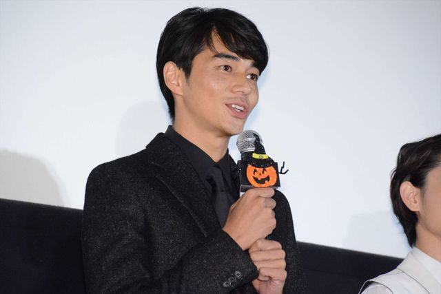 東出昌大、池松壮亮、菅田将暉が観客と触れ合う！初日舞台あいさつフォトギャラリー（19枚目）