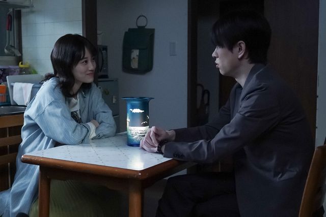 毛布にくるまる貴司＆舞…「舞いあがれ！」第109回の場面写真（5枚目）