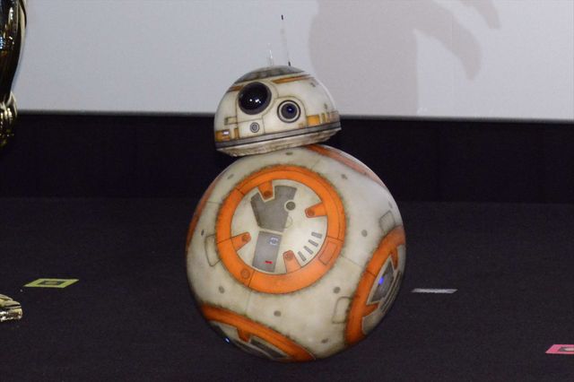 BB-8、やっぱりかわいい～!!!R2-D2らも来た『スター・ウォーズ／最後のジェダイ』スペシャル・ファンミーティング（5枚目）