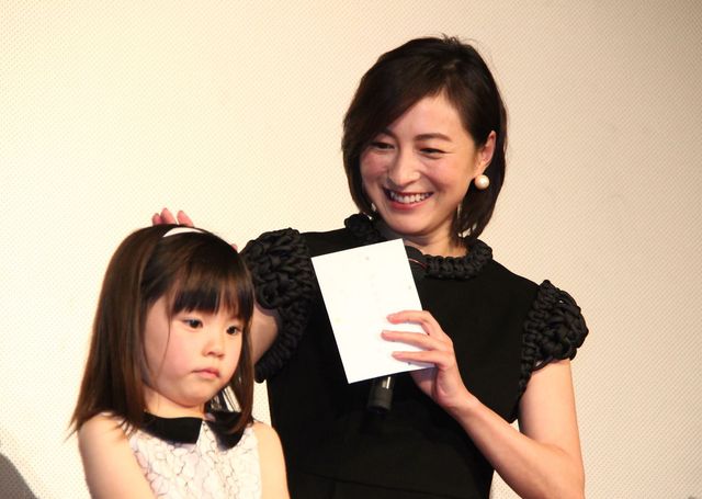 広末涼子が“娘”からの手紙にうるっと！映画『はなちゃんのみそ汁』舞台あいさつフォトギャラリー：フォトギャラリー