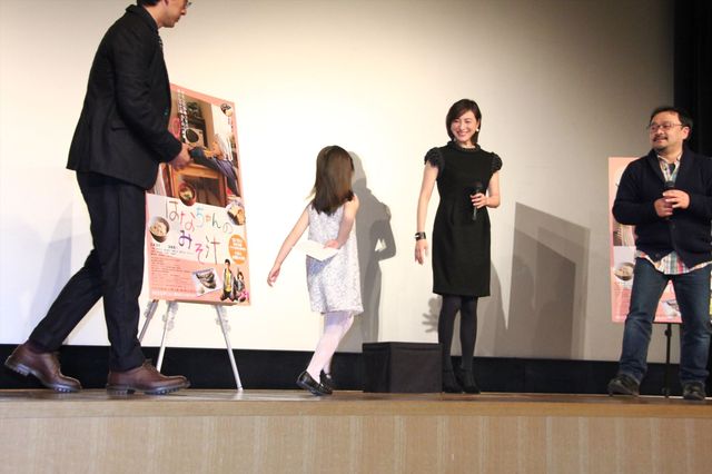 広末涼子が“娘”からの手紙にうるっと！映画『はなちゃんのみそ汁』舞台あいさつフォトギャラリー（5枚目）