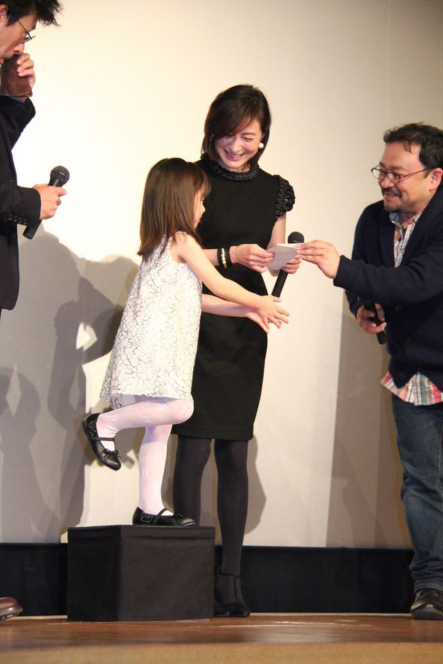 広末涼子が“娘”からの手紙にうるっと！映画『はなちゃんのみそ汁』舞台あいさつフォトギャラリー（8枚目）