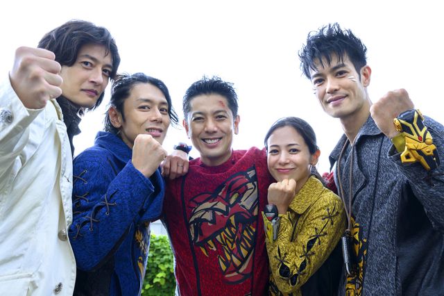 アバレッド新フォーム・超アバレマックス誕生！『爆竜戦隊アバレンジャー 20th』場面写真（4枚目）