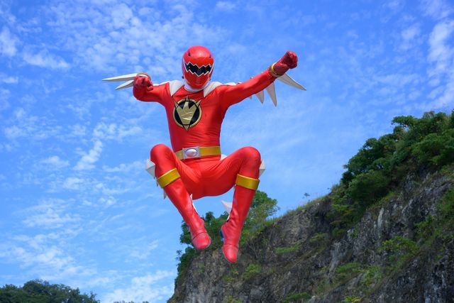 アバレッド新フォーム・超アバレマックス誕生！『爆竜戦隊アバレンジャー 20th』場面写真（7枚目）