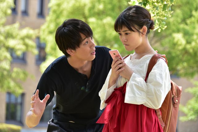 「過保護のカホコ」より。左から竹内涼真、高畑充希