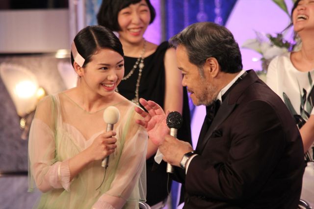 二階堂ふみ、シースルードレスで魅了！【第38回日本アカデミー賞】（3枚目）