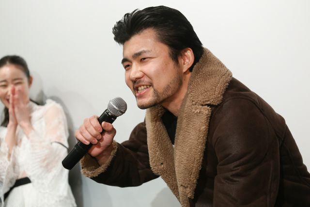 「あ～ん」される間宮祥太朗！『全員死刑』初日舞台あいさつ（6枚目）