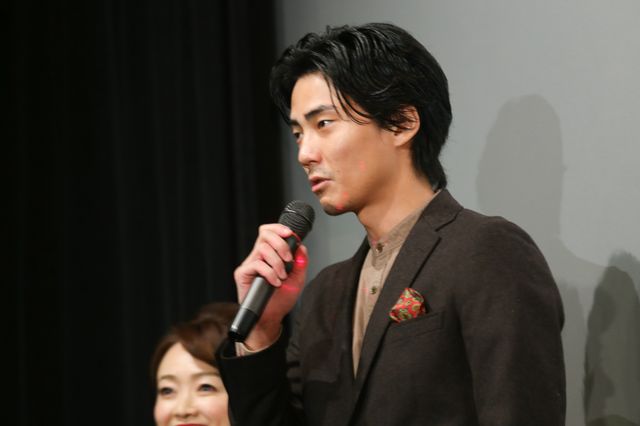 「あ～ん」される間宮祥太朗！『全員死刑』初日舞台あいさつ（8枚目）