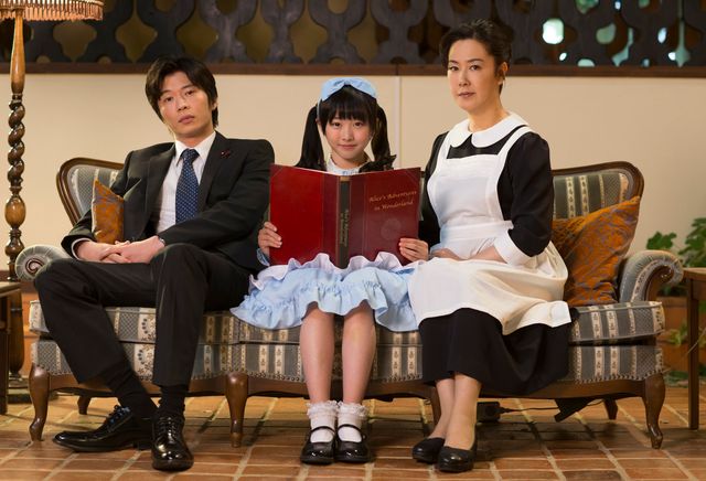 「探偵少女アリサの事件簿」がドラマに！　（左から）田中圭、本田望結、名取裕子