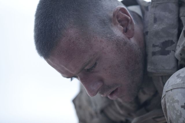 アーミー・ハマーの五分刈り姿よ…主演作『ALONE/アローン』6・16公開！（4枚目）