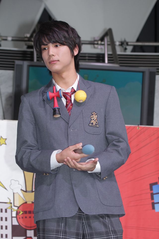 中川大志、フジ「8DAMAスパイク」で山本舞香とけん玉挑戦　画像ギャラリー（3枚目）