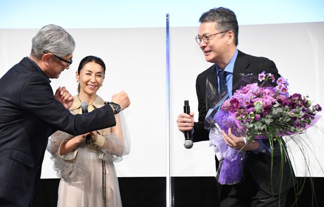 「SPECサーガ黎明篇」配信日は田中哲司の誕生日！会見で花束贈呈のサプライズ：フォトギャラリー