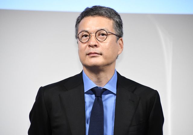 「SPECサーガ黎明篇」配信日は田中哲司の誕生日！会見で花束贈呈のサプライズ（3枚目）